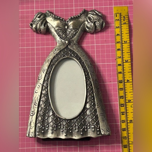 Welforth Silver Dress Photo Frame - Picture 13 of 15